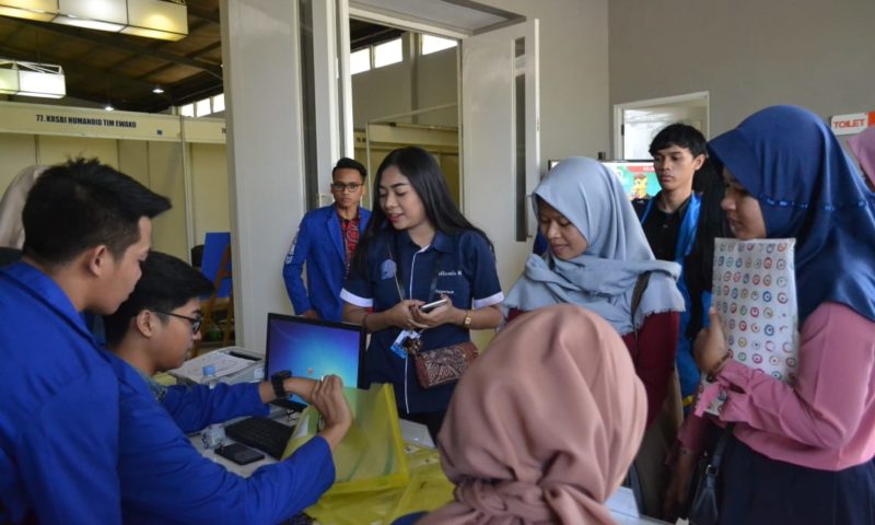 Aktivis Udinus Jadi LO KRI, Peserta: Sangat Membantu