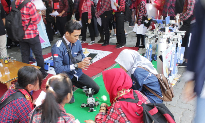 KEMERIAHAN DAN KEUNIKAN STAND EXPO UKM DAN ORMAWA PADA DINUS INSIDE 2019