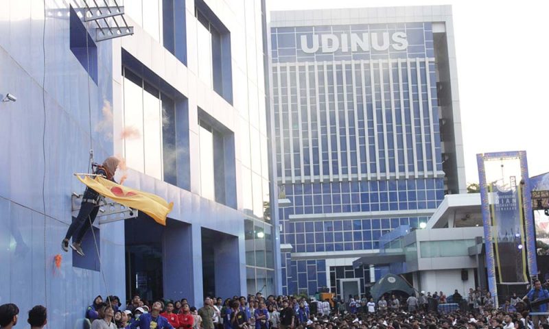 KEMERIAHAN PENAMPILAN UKM UDINUS DI MALAM INAGURASI DINUS INSIDE 2019