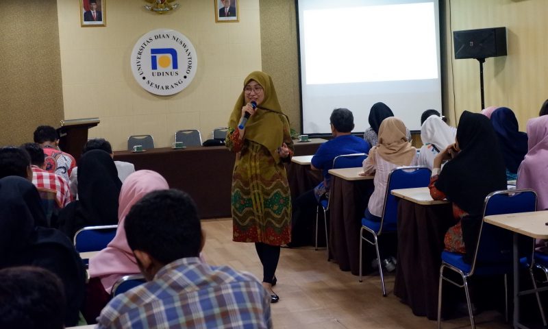 KULIAH TAMU BIOMEDIS UDINUS BERIKAN MAHASISWANYA GAMBARAN DUNIA KERJA