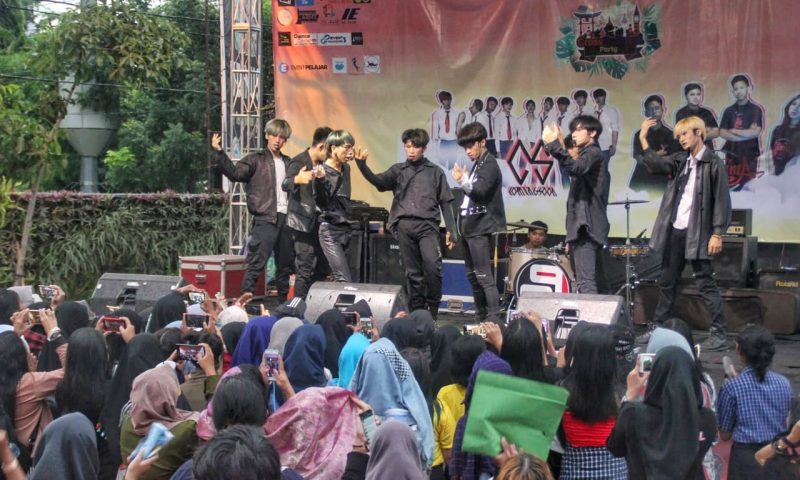 CROSS CULTURAL PARTY JADI WADAH MAHASISWA KENALKAN BUDAYA LOKAL HINGGA INTERNATIONAL