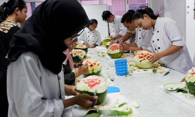 MEMILIKI KETERAMPILAN SENI MENJADI NILAI TAMBAH MAHASISWA MANAHOT UDINUS