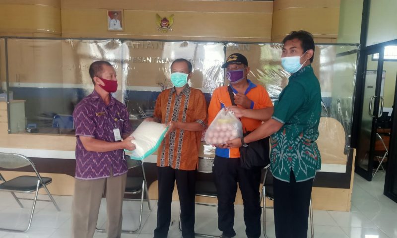 PEMKOT KEDIRI KEMBALI BAGIKAN SEMBAKO UNTUK WARGA YANG SEDANG MELAKUKAN ISOLASI MANDIRI