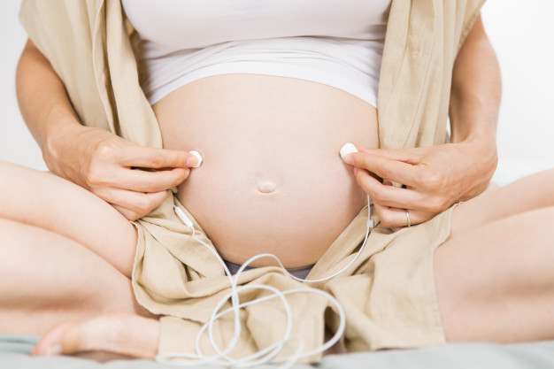 APA BENAR MENDENGARKAN MUSIK KLASIK MEMBANTU MENINGKATKAN KECERDASAN BAYI DI DALAM KANDUNGAN?