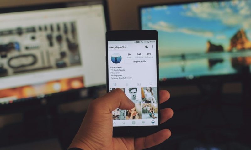 KRISISNYA RUANG PRIVASI PADA ERA DIGITAL
