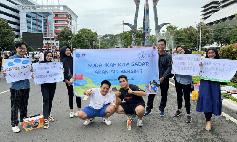 AJAK MASYARAKAT UNTUK MENJAGA KEBERSIHAN AIR, MAHASISWA ILMU KOMUNIKASI UNIVERSITAS DIAN NUSWANTORO MENYUARAKAN CAMPAIGN “SUASANA”