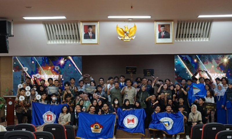 FIK Udinus Beri Apresiasi untuk Mahasiswanya Melalui FIK Student Awards 2023
