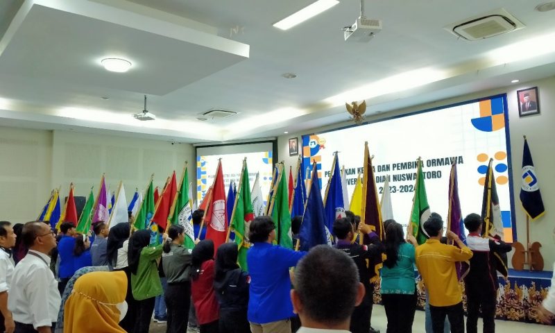 Sarana Pengembangan Mahasiswa: Pelantikan 77 Ketua dan Pembina Ormawa Universitas Dian Nuswantoro Tahun 2023-2024