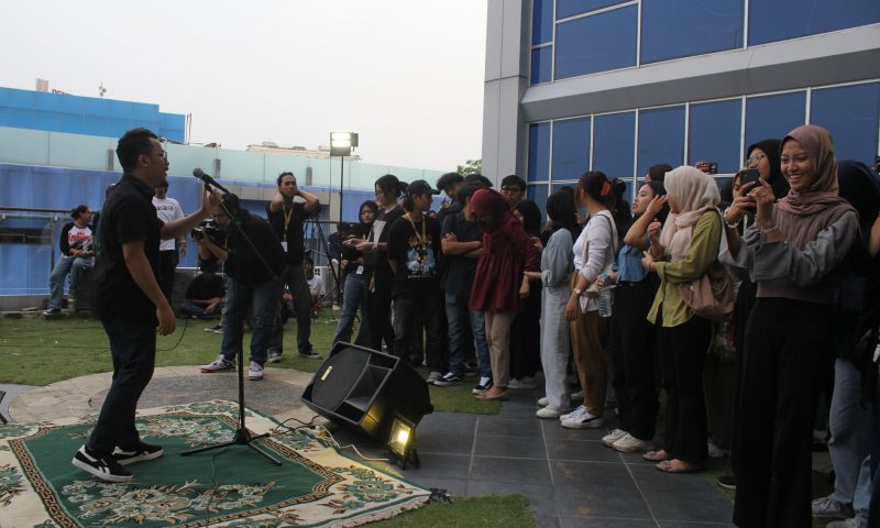 ‘MakJeGaGigs’ Kolaborasi Prodi Ilkom dan UKM Musik Udinus, Tampilkan Bakat Mahasiswa dalam Bermusik