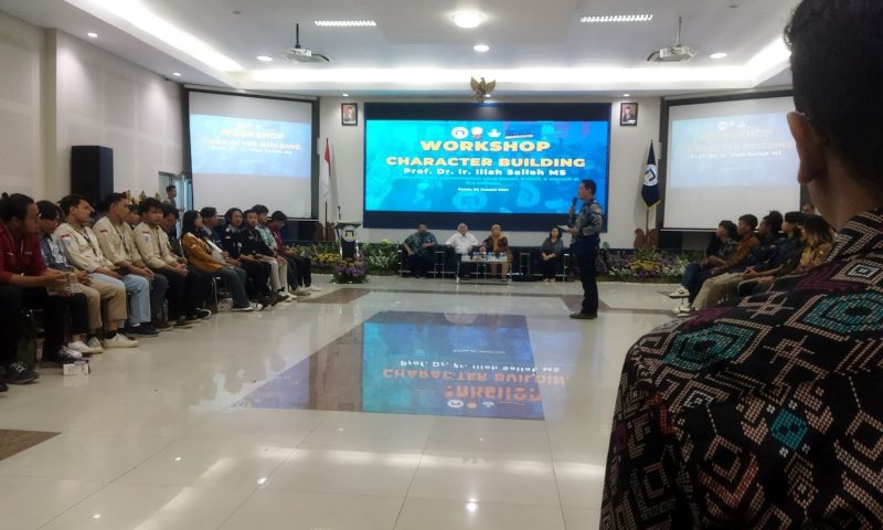 Membentuk Jiwa Kepemimpinan di Era Milenial melalui Workshop Character Building di Universitas Dian Nuswantoro