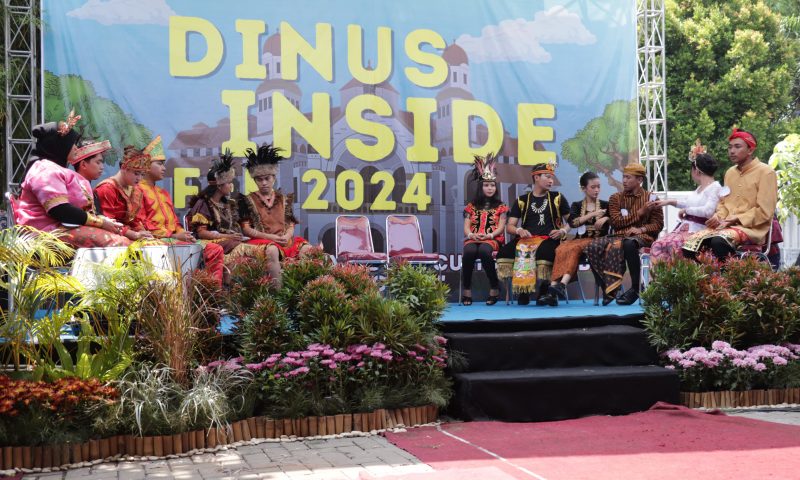 Final Denok Kenang FEB Udinus Latih Mahasiswa Baru Softskills di depan Khalayak Ramai