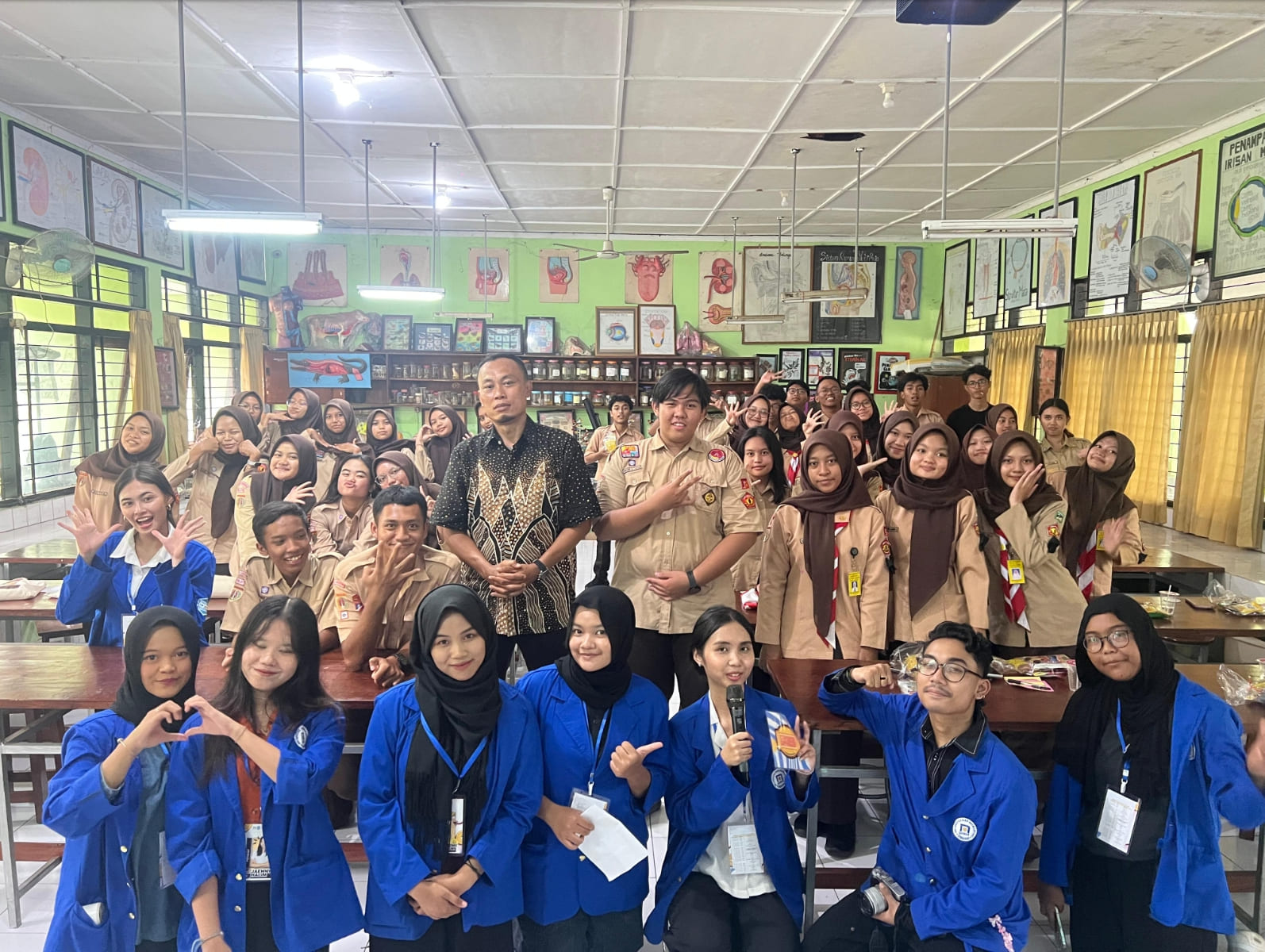 Mahasiswa Ilkom Udinus Ajak Siswa Bangun Citra Diri Positif  Lewat Kampanye “Sosmedku Adalah Diriku”