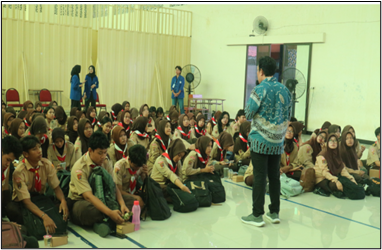 UDINUS Bersama Mafindo Ajak Generasi Muda SMK N 9 Semarang berpikir kritis dalam berMedia dan Lawan Hoaks.