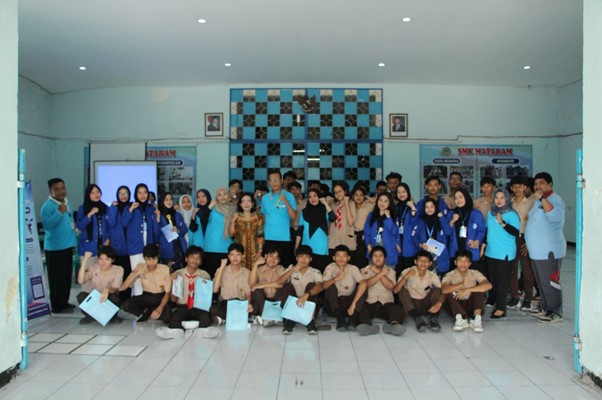 Menjadi Agen Anti Cyberbullying Mahasiswa Udinus Gelar Kampanye di SMA MATARAM Semarang