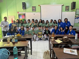 Saring Informasi sebelum Sharing, Mahasiswa Ilkom Udinus Kampanye Bijak Bermedia di SMA Theresiana 1