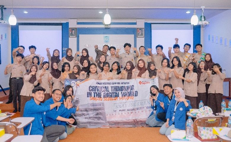 “Jangan Terjebak! Mahasiswa UDINUS Ajak Siswa SMAN 1 Ungaran ‘Saring Sebelum Sharing’ di Dunia Digital”