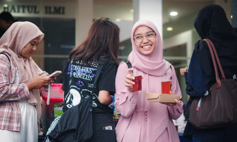 Indahnya Berbagi yang Dilakukan UDINUS Setiap Hari Selama Bulan Ramadhan Hingga 1500 Takjil