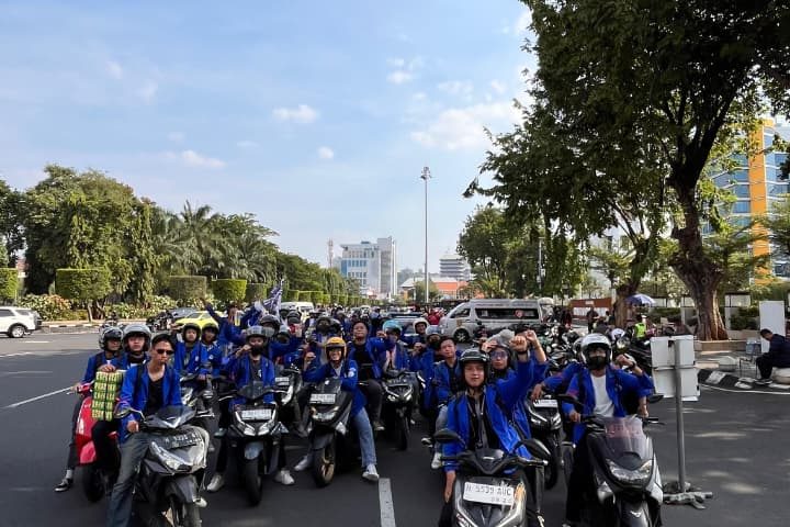 Udinus Tunjukkan Aksi Damai pada Aliensi Mahasiswa Se-Semarang Raya