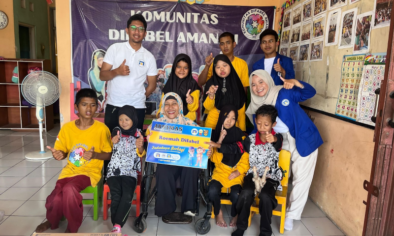 Udinus Hadirkan Kepedulian Melalui Kegiatan Bakti Sosial Dinus Inside 2025  ﻿