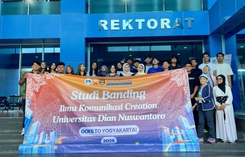 Mahasiswa ILKOM UDINUS Belajar Nilai Budaya di Era Modern dengan Merangkai Tradisi dan Inovasi