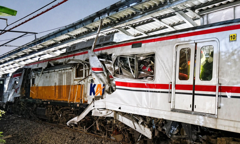 16 Tewas dalam Tabrakan Kereta di Bekasi, DPR Desak Dirut KAI Mundur